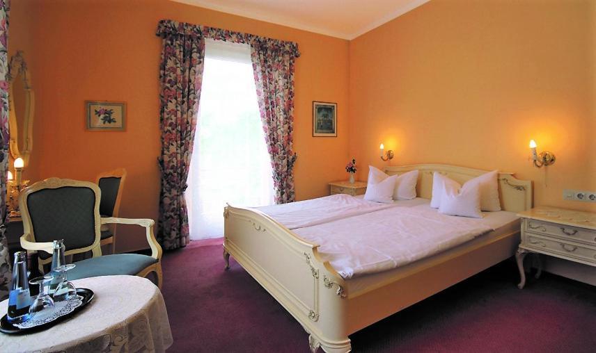 Hotel Eberhardt-Burghardt Badenweiler Buitenkant foto