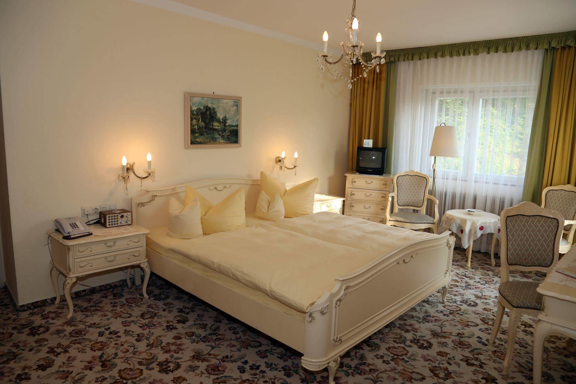 Hotel Eberhardt-Burghardt Badenweiler Buitenkant foto