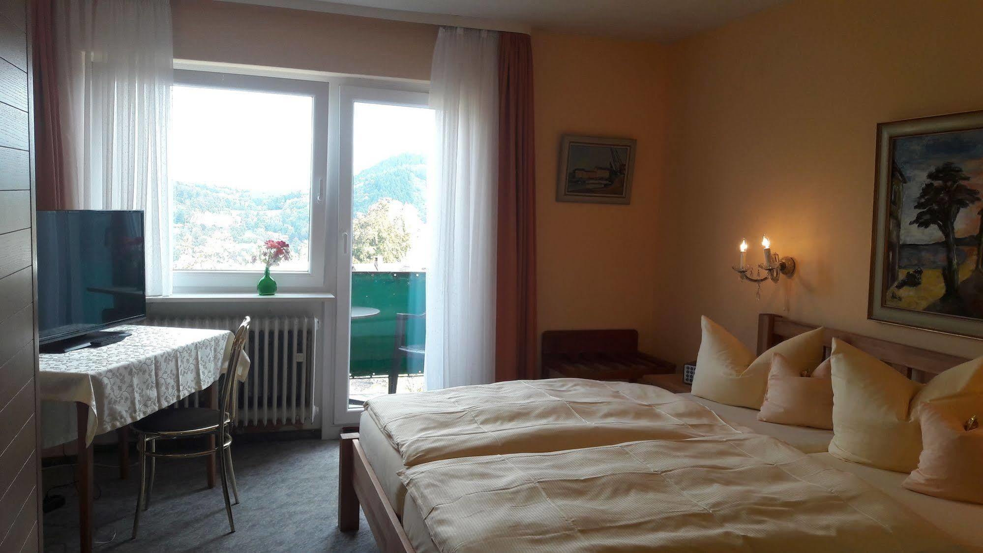 Hotel Eberhardt-Burghardt Badenweiler Buitenkant foto